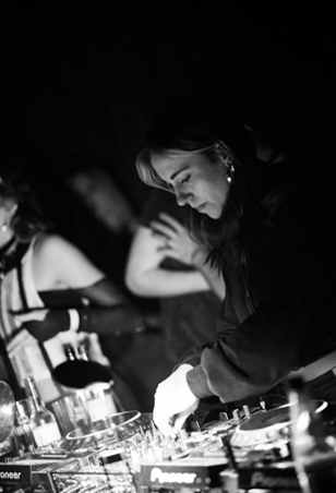 4lali beim DJ-Set
